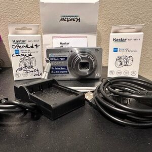 Sony Cyber-shot DSC-W690 16.1 MP Digital Camera with 10x Optical Zoom (Silver)